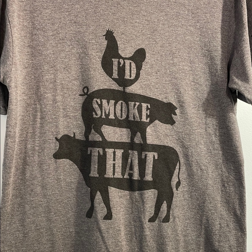 Graphic Gray Men's T-Shirt for the Barbecue lover. Size S. “I’d Smoke That”